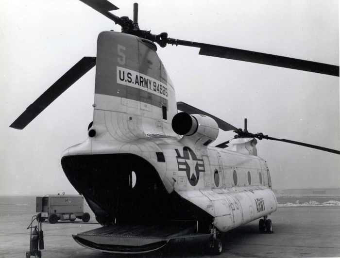 Boeing YHC-1B Chinook helicopter 59-04986.