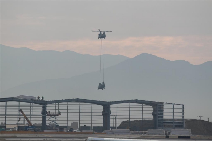 91-00252 slinging 87-00082 at Bagram Air Base in Afghanistan.