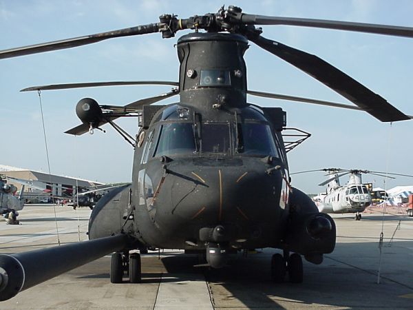 Boeing MH-47E Chinook helicopter 92-00475, circa 1999.