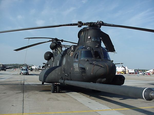 Boeing MH-47E Chinook helicopter 92-00475, circa 1999.