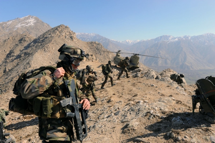 Early 2009: CH-47F Chinook helicopter 04-08703 shown operating at an unknown location in the mountains of Afghanistan.